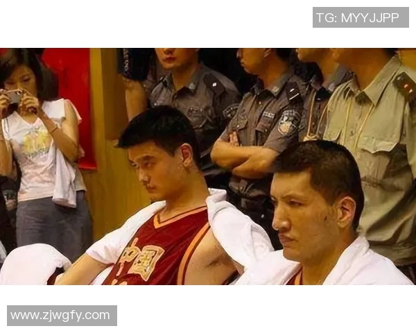 姚明与巴特尔的篮球传奇友谊与奋斗历程回顾