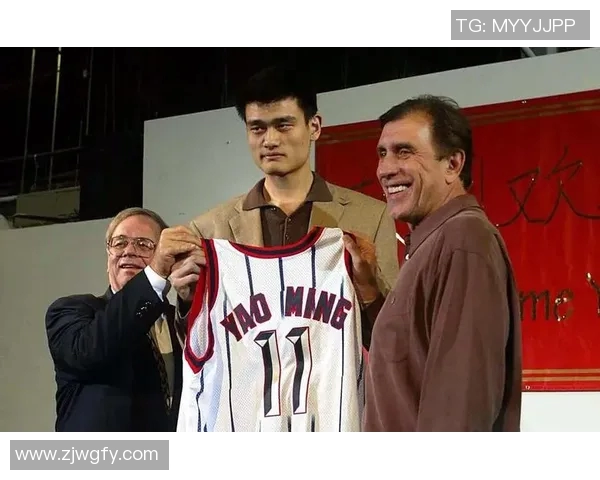 姚明展现谦虚幽默风采传奇巨星的亲民魅力与幽默感并存