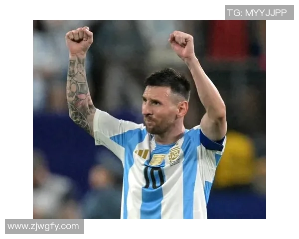 退役足球明星传奇：那些曾在绿茵场上闪耀的英雄故事与荣耀回忆