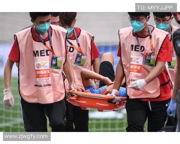 大连队迎战广东富力全力争胜展现球队实力与斗志